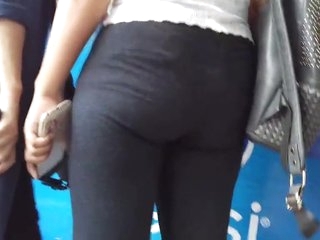 Indian Dame With Jeans Asses